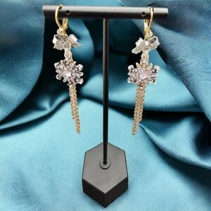 NWT Betsey Johnson Vintage Holiday Glam Dangle Earrings Shimmery Snowflake Bow